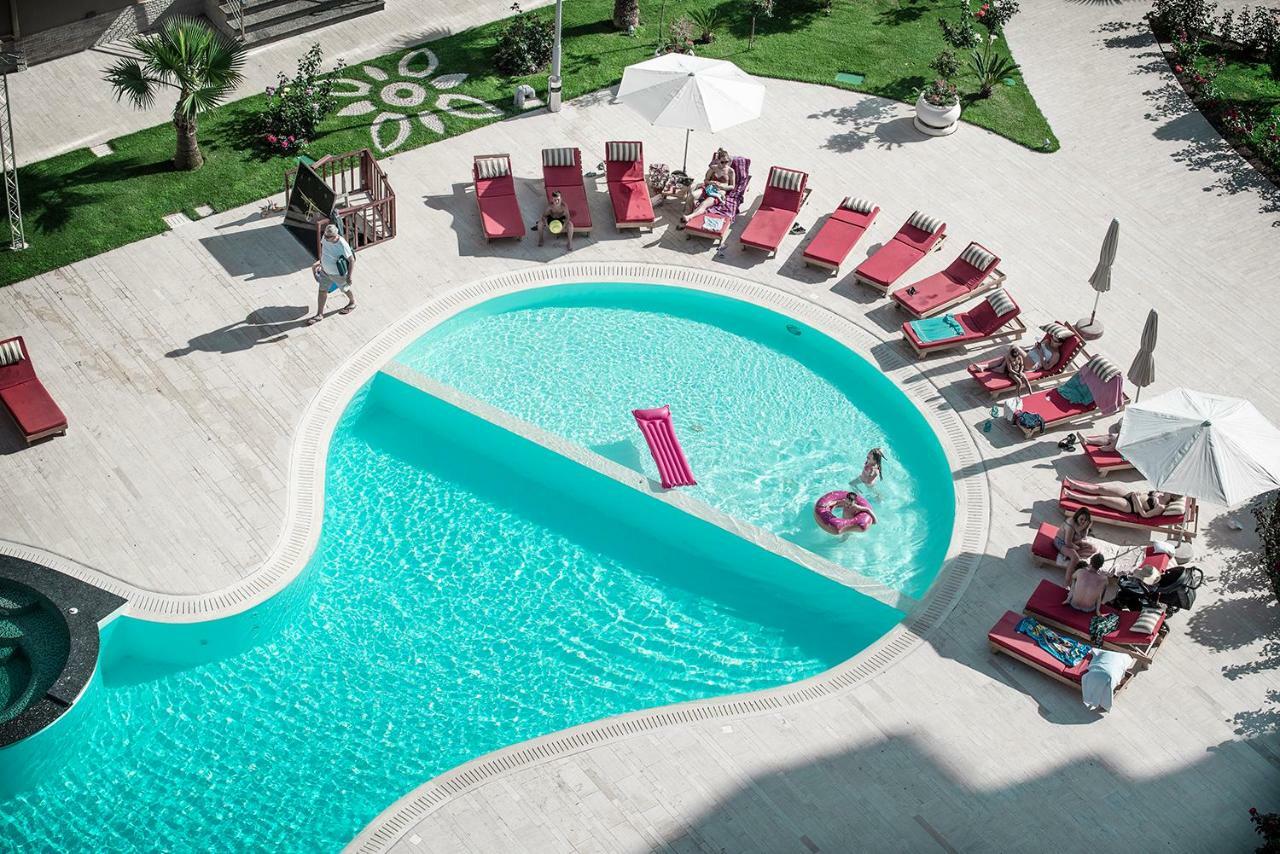 Royal Palace Aparthotel Lezhe Luaran gambar